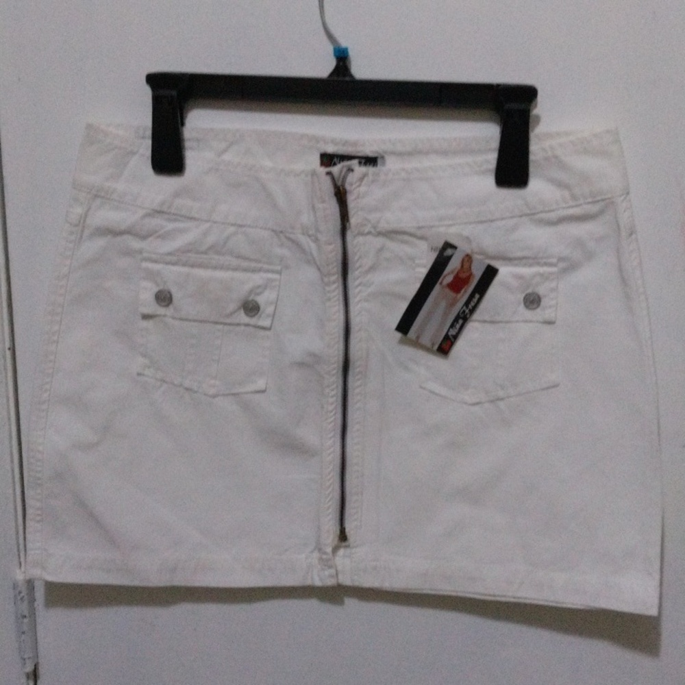 White zipper mini skirt